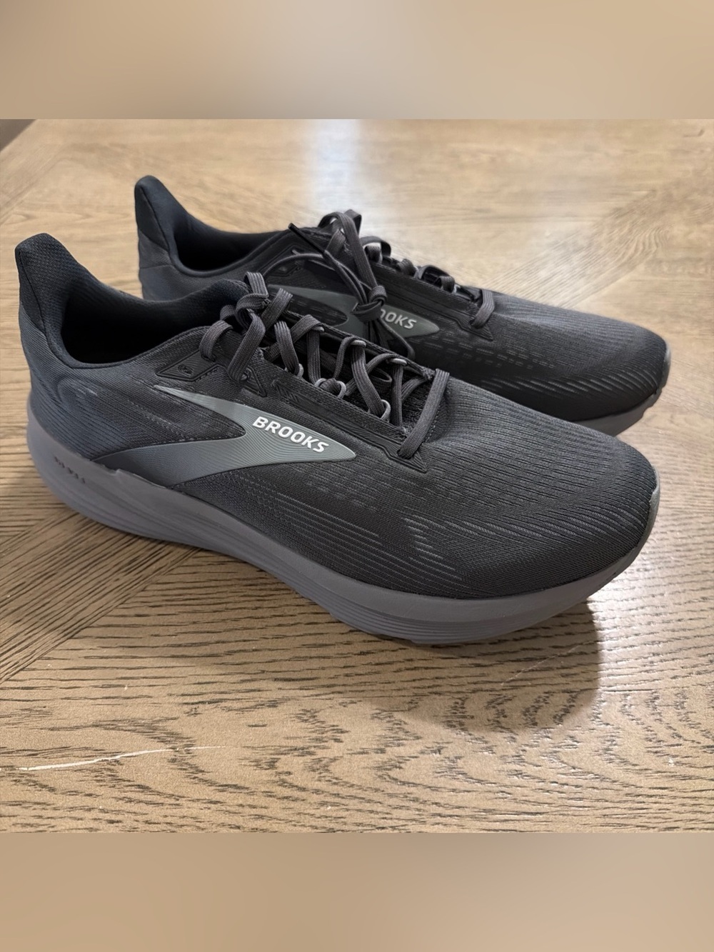 Brooks Revel 8 Men's Gray Lace-Up Low Top Running Sneaker 11